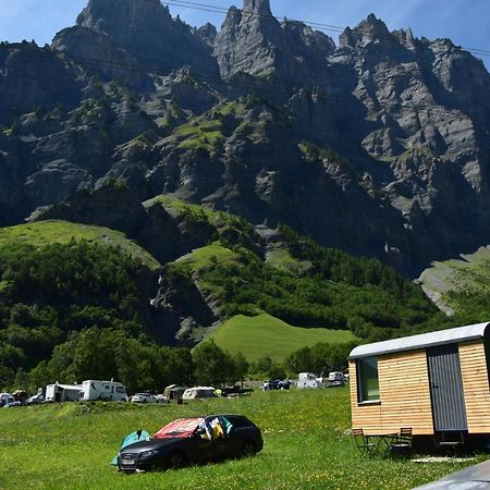Campingplatz Mit Restaurant & Sportarena 로이커바드 외부 사진