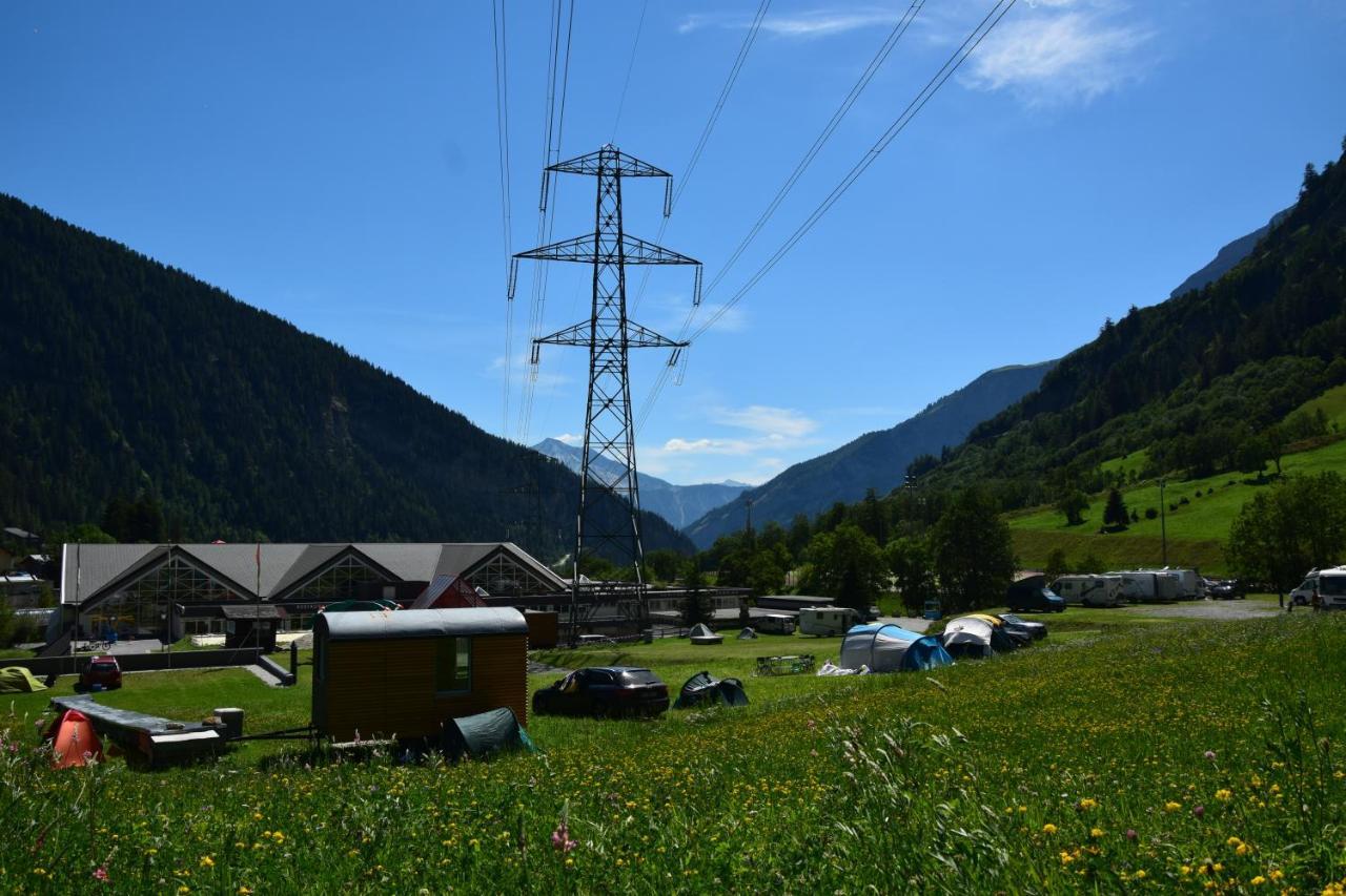 Campingplatz Mit Restaurant & Sportarena 로이커바드 외부 사진