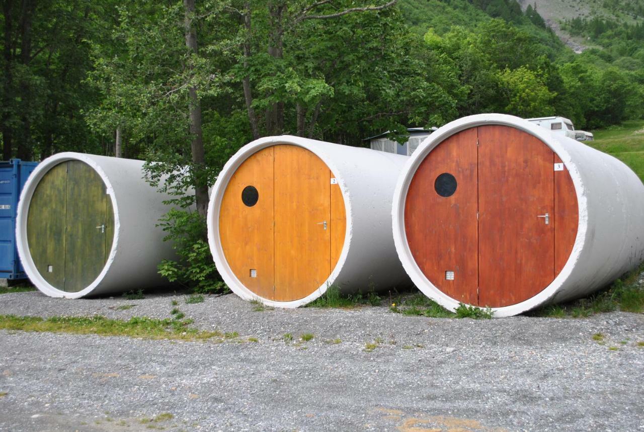 Campingplatz Mit Restaurant & Sportarena 로이커바드 외부 사진