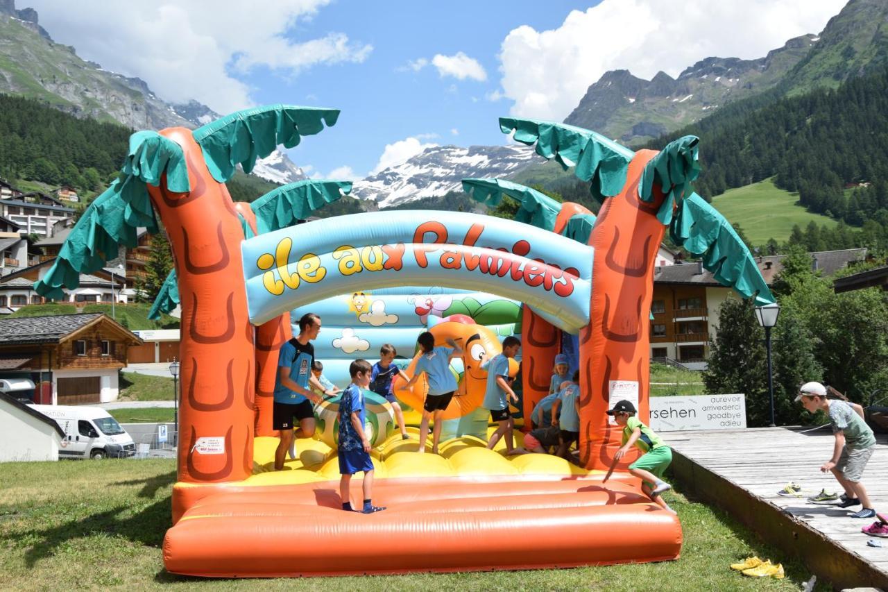 Campingplatz Mit Restaurant & Sportarena 로이커바드 외부 사진